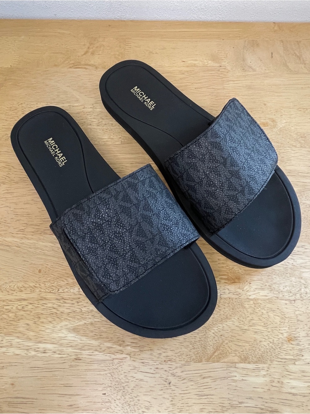 MICHAEL Michael Kors Womens Wade Black Monogram Slip On Slide Sandals Size 8